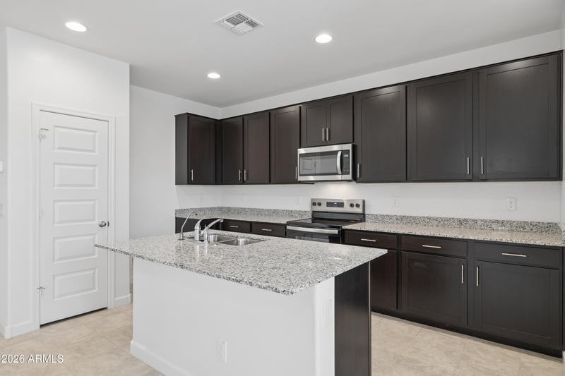 5460 E Darwin Dr, San Tan Valley, AZ 85140