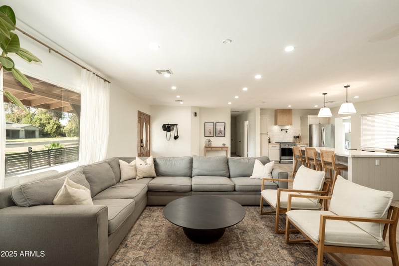 547 Orangewood Ave, Phoenix, AZ 85021
