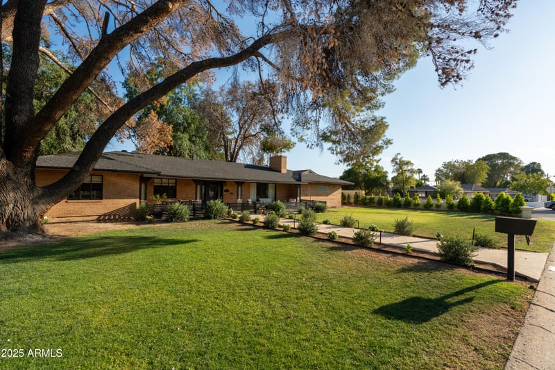 547 Orangewood Ave, Phoenix, AZ 85021