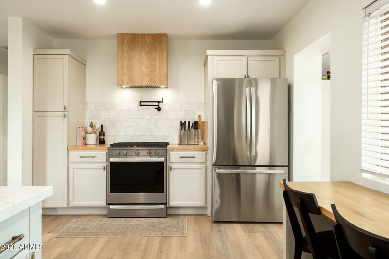 547 W Orangewood Ave, Phoenix, AZ 85021