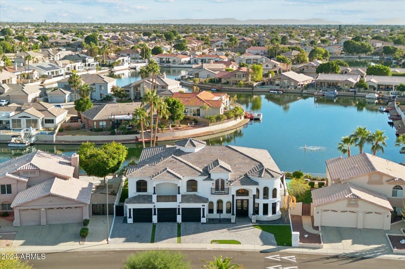 5473 W Arrowhead Lakes Dr, Glendale, AZ 85308