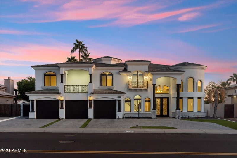 5473 W Arrowhead Lakes Dr, Glendale, AZ 85308