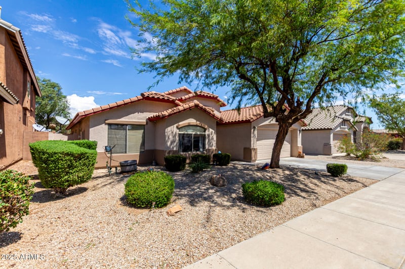 548 Embassy Dr, San Tan Valley, AZ 85143