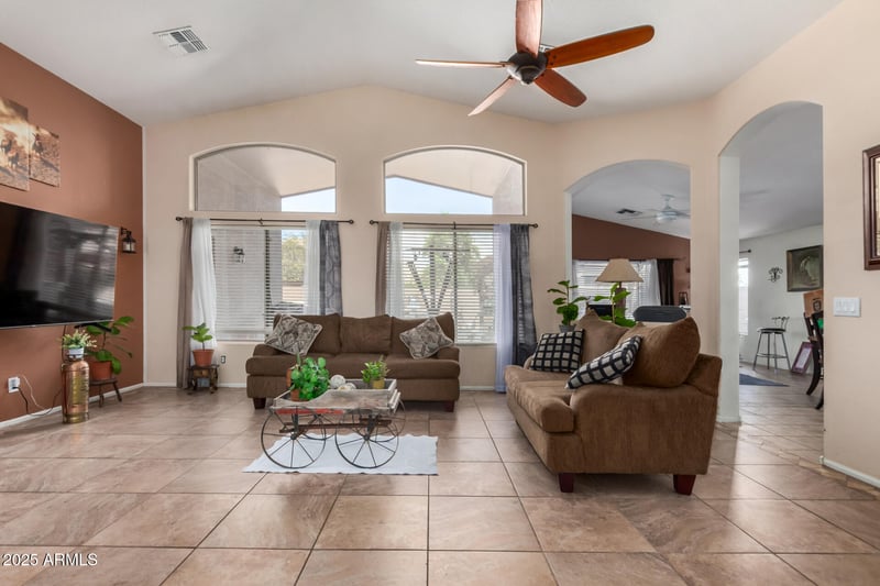 548 Embassy Dr, San Tan Valley, AZ 85143