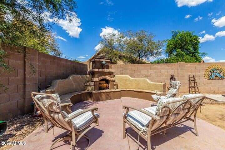 548 Embassy Dr, San Tan Valley, AZ 85143