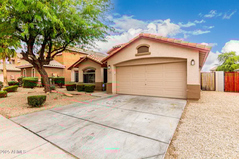 548 Embassy Dr, San Tan Valley, AZ 85143