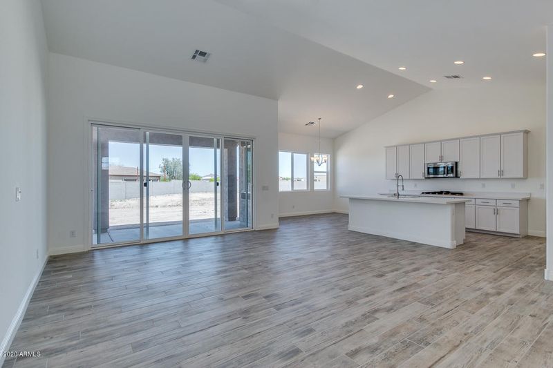 548 W Larimer St, San Tan Valley, AZ 85143