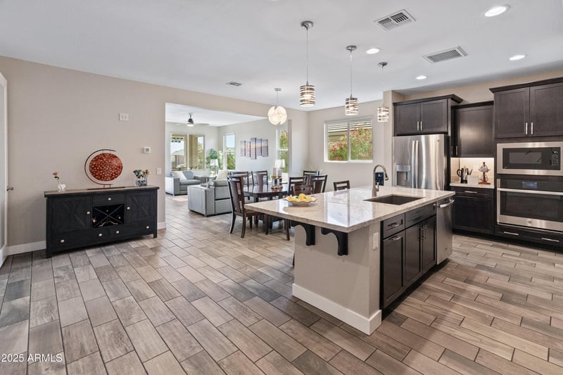549 Balao Dr, Phoenix, AZ 85085