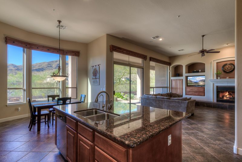 550 E Mountain Sage Dr, Phoenix, AZ 85048