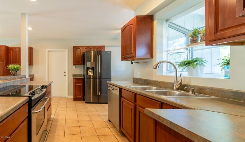 5502 E Avalon Dr, Phoenix, AZ 85018