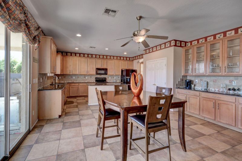 5502 N 83rd Dr, Glendale, AZ 85305