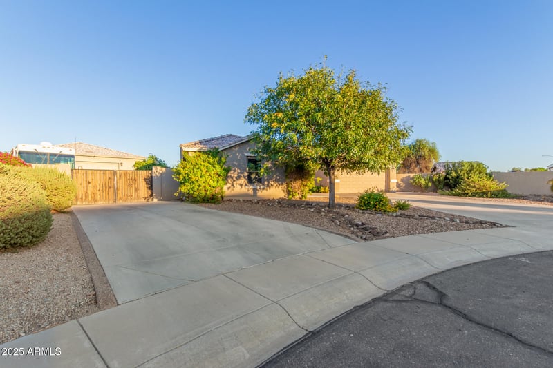 5503 83rd Dr, Glendale, AZ 85305