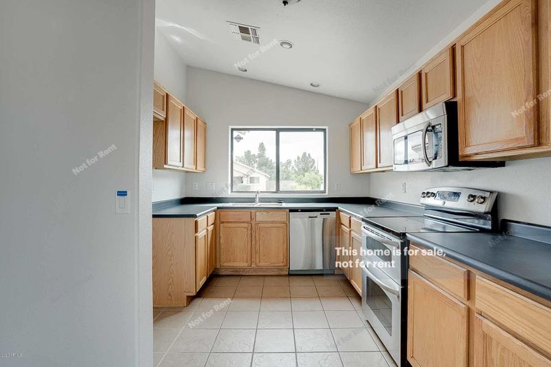 5504 N 67th Dr, Glendale, AZ 85303