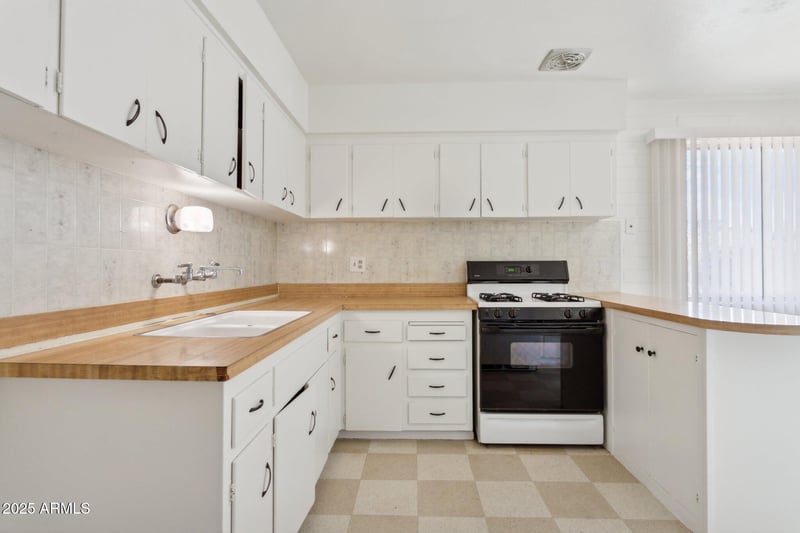5509 63rd Dr, Glendale, AZ 85301