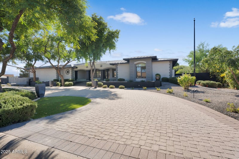 5509 Soft Wind Dr, Glendale, AZ 85310