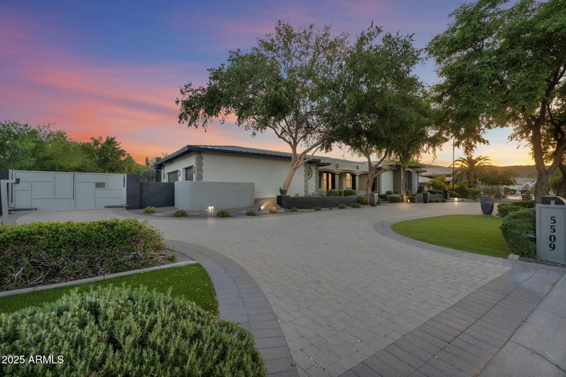 5509 Soft Wind Dr, Glendale, AZ 85310