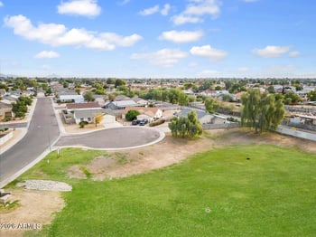 5513 74th Dr, Glendale, AZ 85303