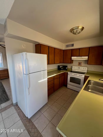 5518 E Lindstrom Ln #B6, Mesa, AZ 85215