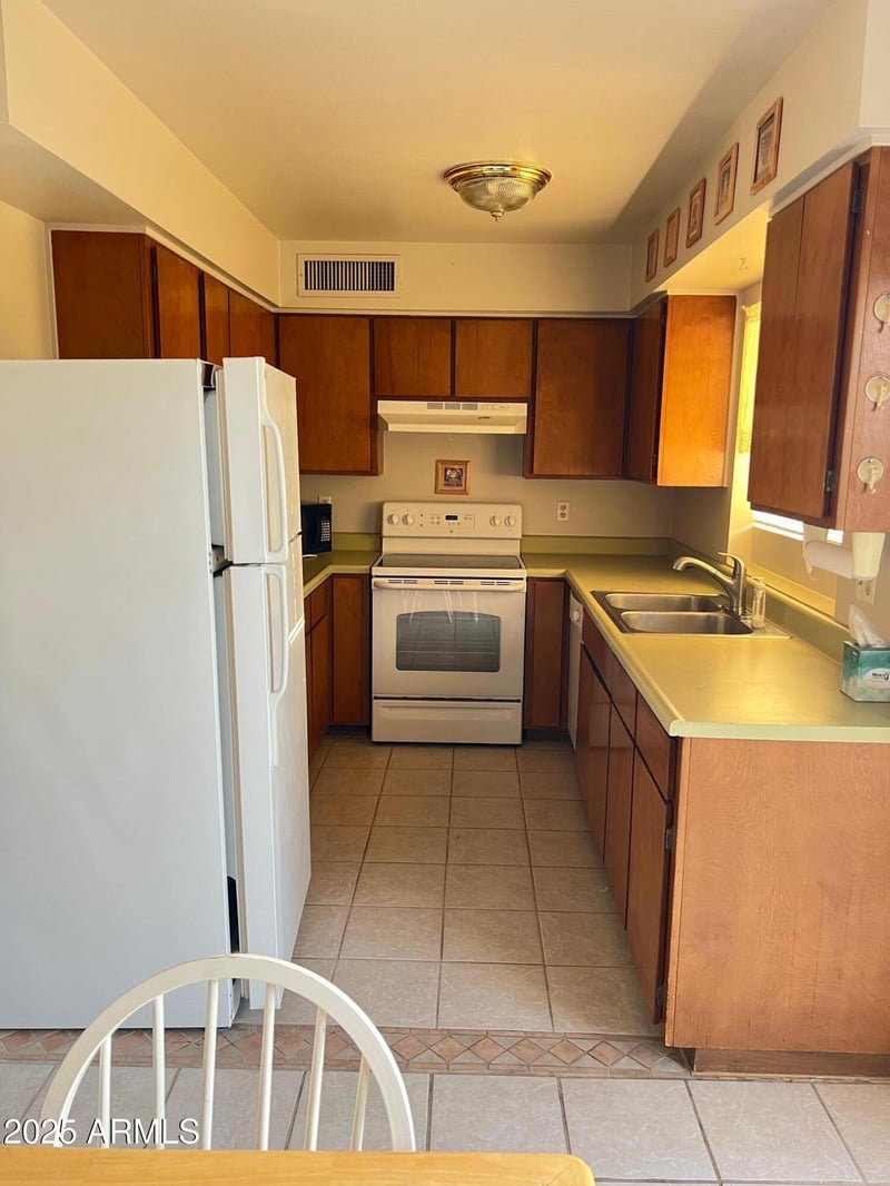 5518 Lindstrom Ln #B6, Mesa, AZ 85215