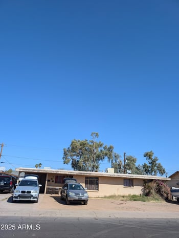 5520 Clarendon Ave, Phoenix, AZ 85031