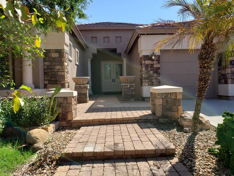 5521 N 83rd Dr, Glendale, AZ 85305