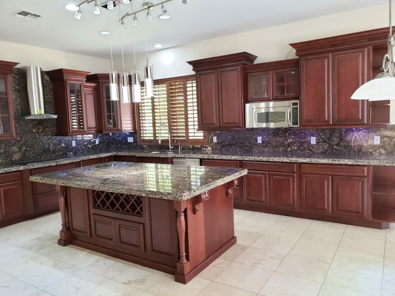 5521 N 83rd Dr, Glendale, AZ 85305