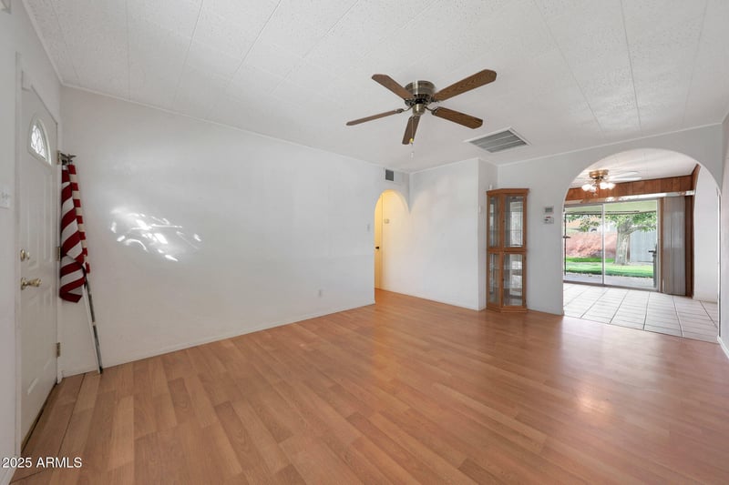 5523 61st Ln, Glendale, AZ 85301