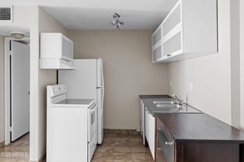 5525 E Thomas Rd #R11, Phoenix, AZ 85018