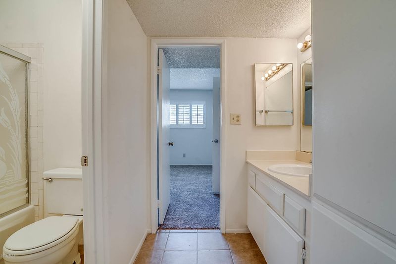 5525 E Thomas Rd #R12, Phoenix, AZ 85018