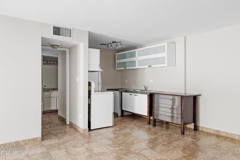 5525 Thomas Rd #R11, Phoenix, AZ 85018