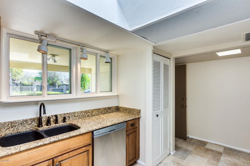5526 N 10th St, Phoenix, AZ 85014