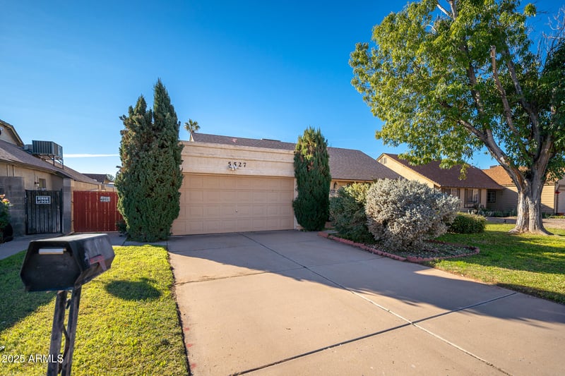 5527 Garden Dr, Glendale, AZ 85304