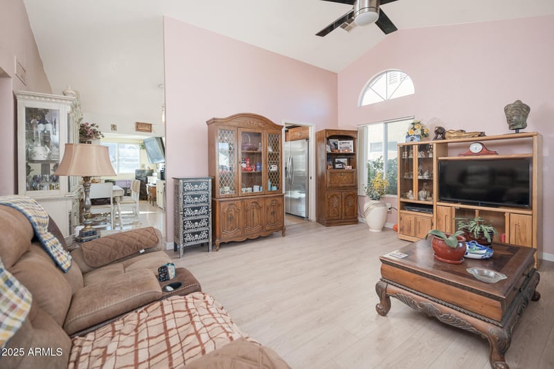 5527 Garden Dr, Glendale, AZ 85304