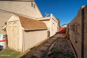 5527 Garden Dr, Glendale, AZ 85304