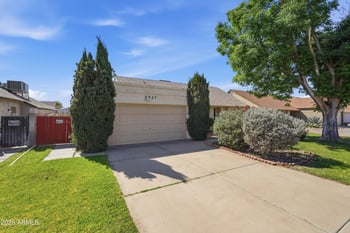 5527 Garden Dr, Glendale, AZ 85304