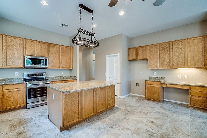5527 N 83rd Dr, Glendale, AZ 85305