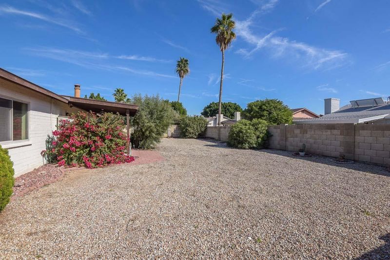 5527 W Redfield Rd, Glendale, AZ 85306