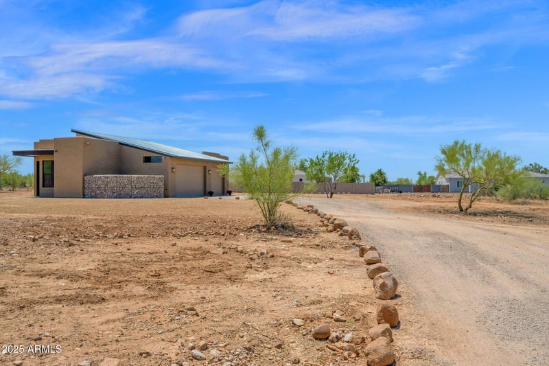 553 Cavalry Rd, New River, AZ 85087