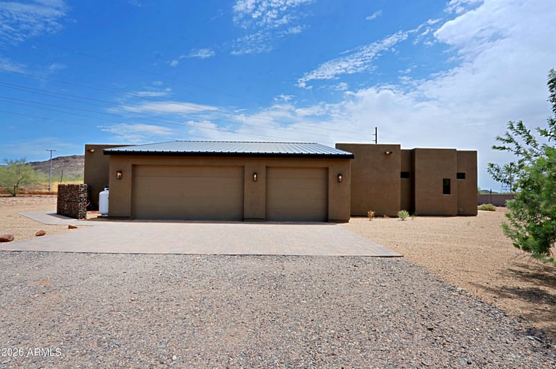 553 W Cavalry Rd, New River, AZ 85087