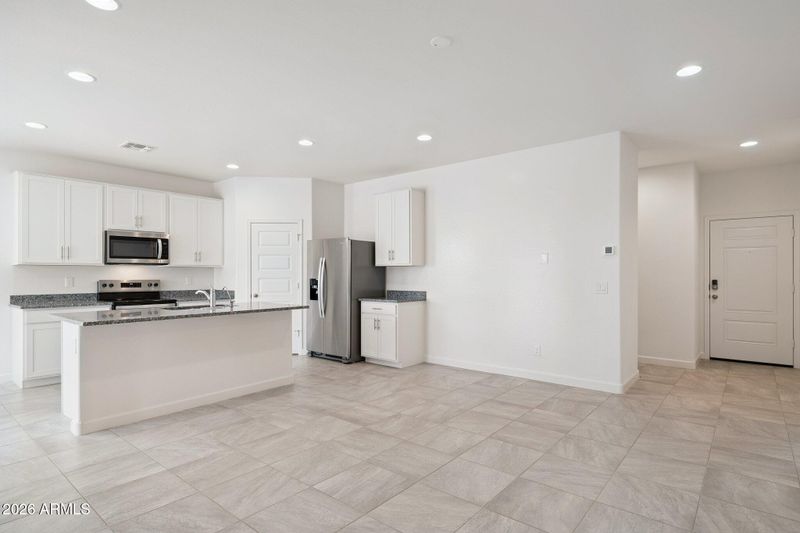 5534 E Darwin Dr, San Tan Valley, AZ 85140