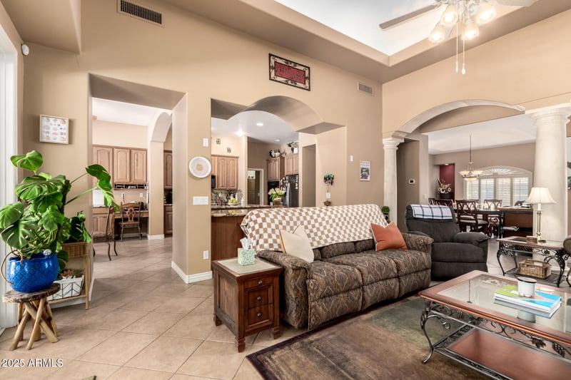 5534 Riviera Dr, Glendale, AZ 85304