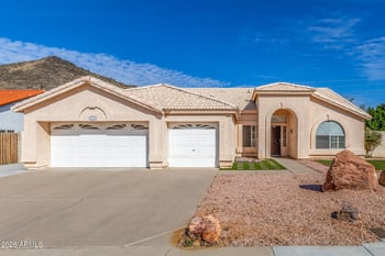 5538 Fallen Leaf Ln, Glendale, AZ 85310