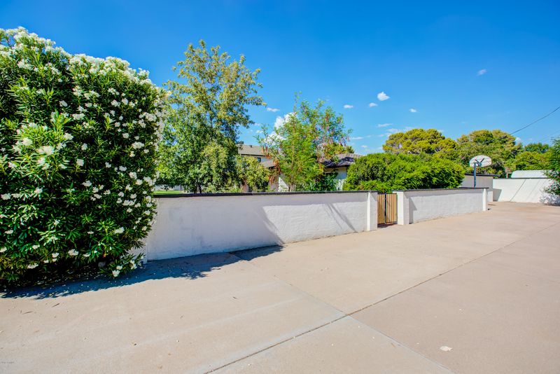 5539 N 12th St, Phoenix, AZ 85014