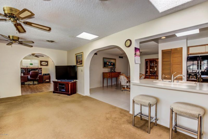 5542 W Hatcher Rd, Glendale, AZ 85302
