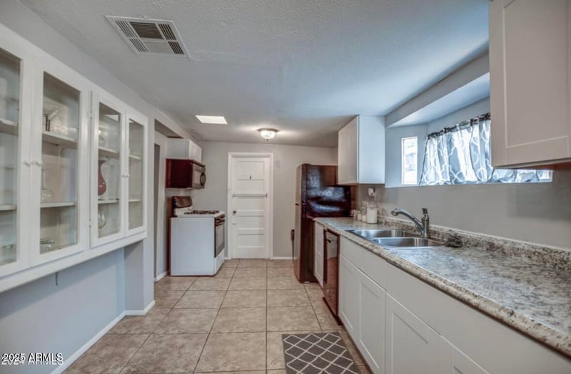 5543 Gardenia Ave, Glendale, AZ 85301