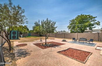 5543 W Gardenia Ave, Glendale, AZ 85301