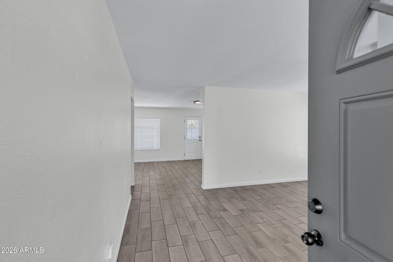 5543 Golden Ln, Glendale, AZ 85302