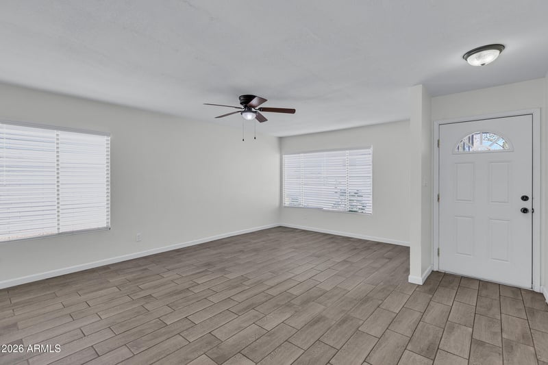5543 Golden Ln, Glendale, AZ 85302