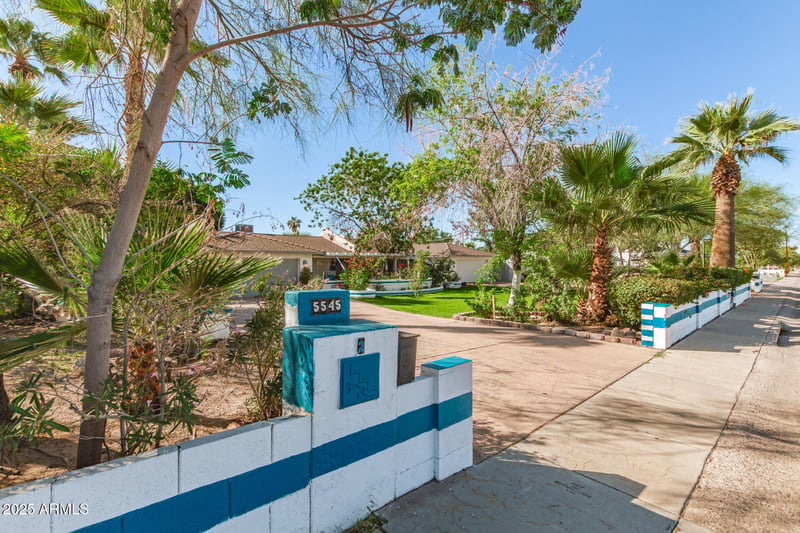 5545 E Earll Dr, Phoenix, AZ 85018