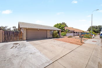 5545 Sunnyside Dr, Glendale, AZ 85304